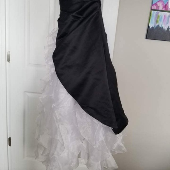 Dress - Picture 3 of 3